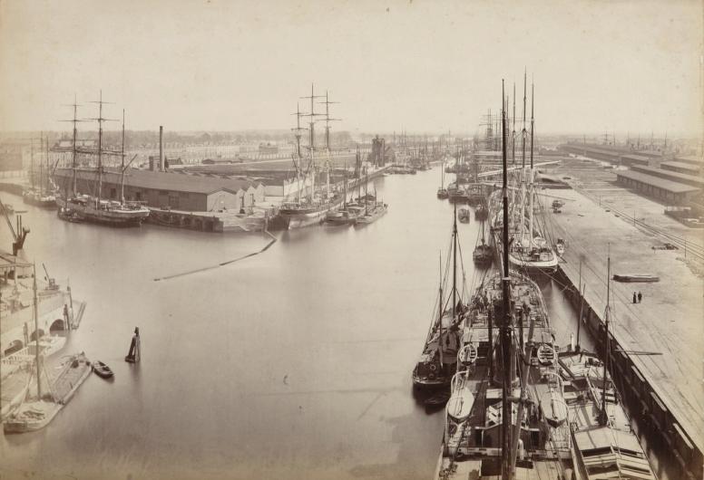 Schepen en opslagplaatsen langs de Binnenhaven. 1891. Collectie 4100, nummer VII-6-02-2-4