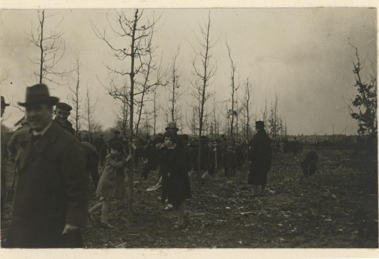 Boomplantdag voor de aanleg van de Kralinger Hout