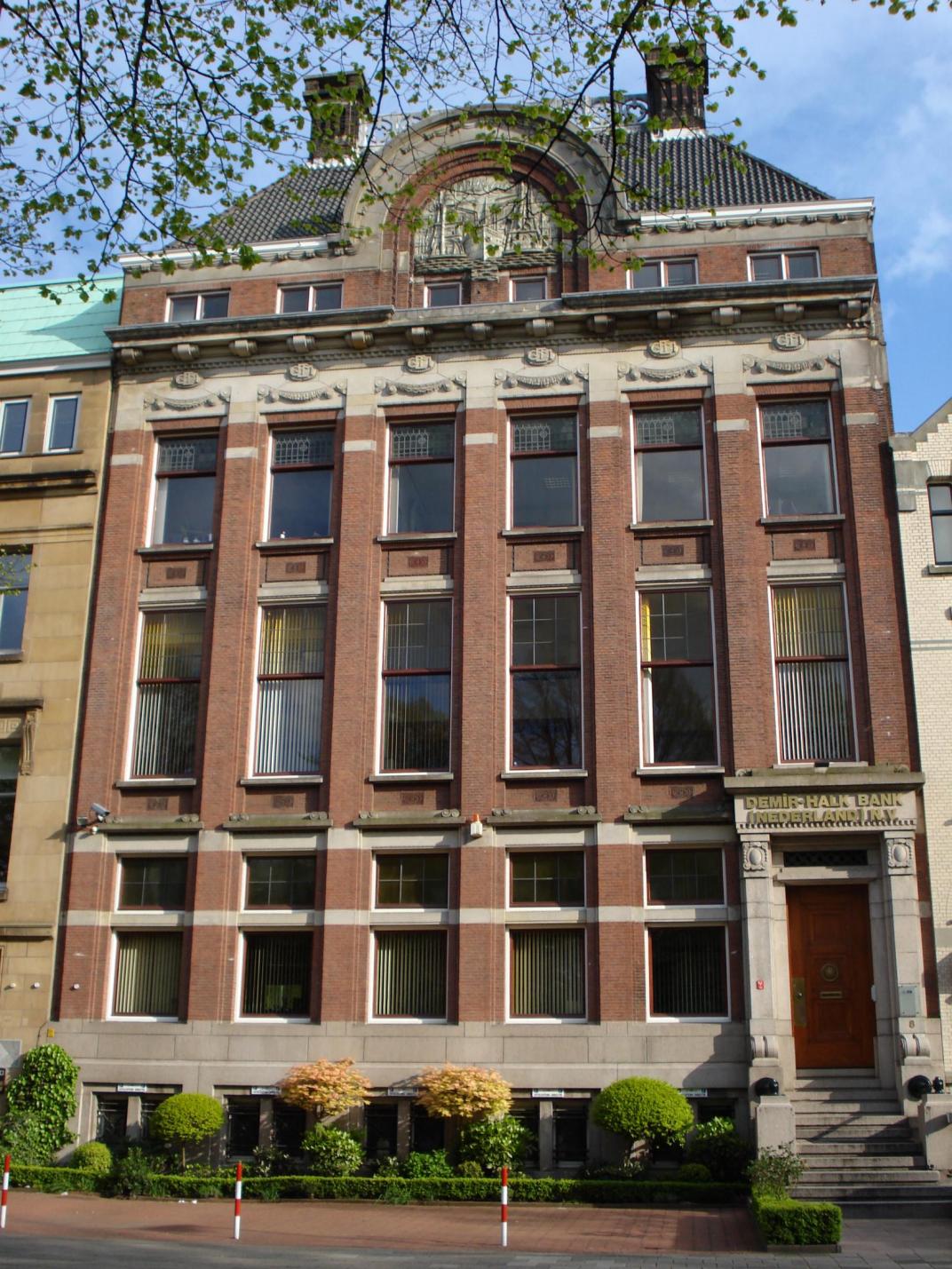 Vooraanzicht van het Elevatorhuis aan de Parklaan. Bron: Wikipedia