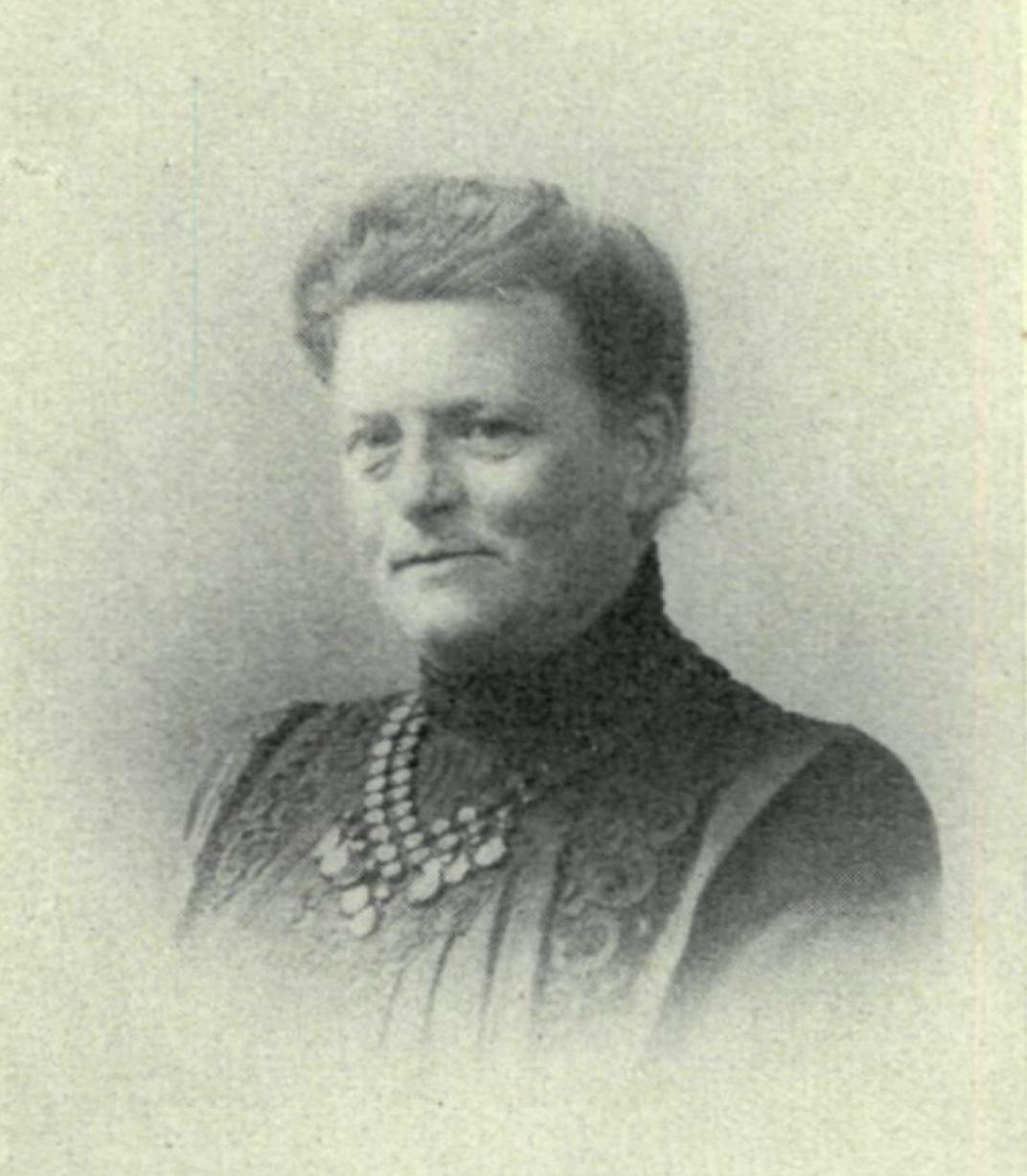 Portret van Elisabeth Baelde (1859-1947), rond de vorige eeuwwisseling de drijvende kracht achter de Rotterdamse tak van Tesselschade-Arbeid Adelt. Foto uit het Rotterdams Jaarboekje 1948