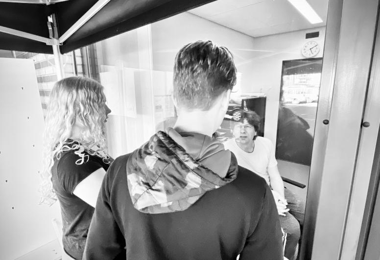 Bezoek achter glas tijdens coronaperiode