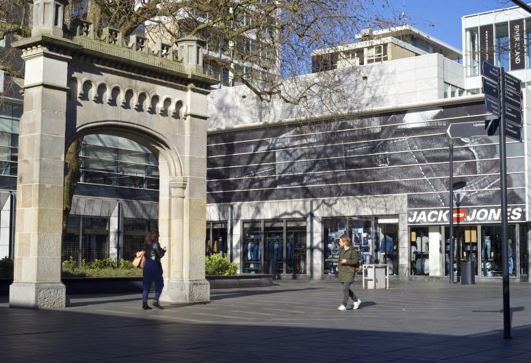 Lijnbaan Oude poort Coolsingelziekenhuis. Collectie 4277, nummer 27-01.