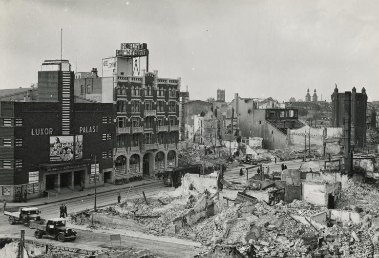 Luxor en hotel Central, ongeschonden 1940. Collectie 4100, nummer 1987-326