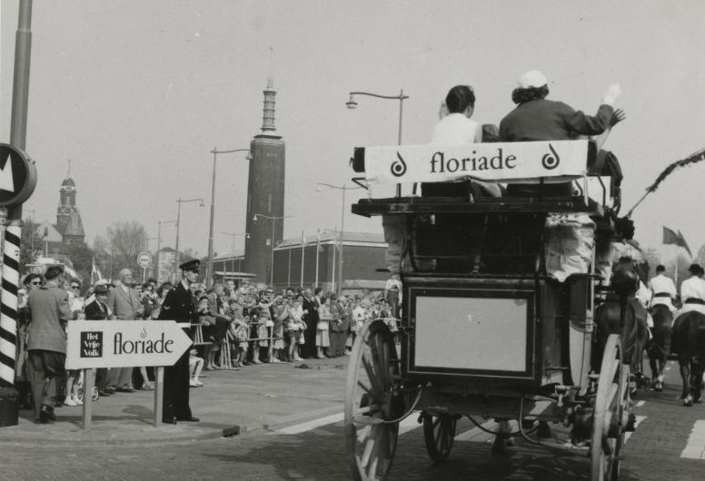 Floriade koets aankomst Boijmans van Beuningen museum. Collecti 4100 nummer 938-529