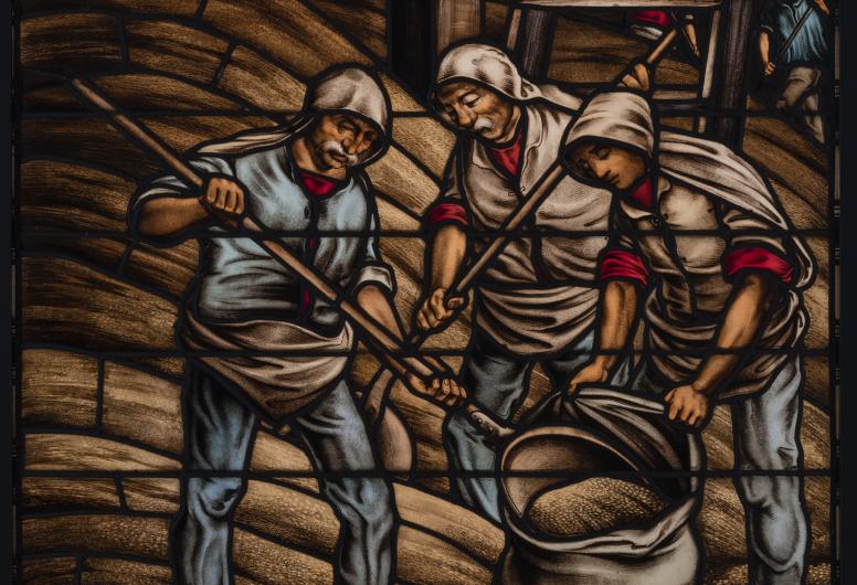 Graanscheppers glas in lood raam. Uit de collectie van Museum Rotterdam