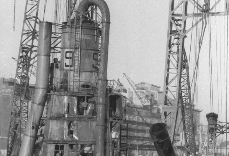 Overeind, maar wel verzonken. Collectie 4202_vii-369-01-30