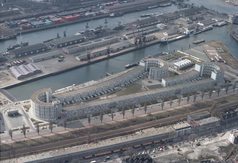 De Peperklip met op de achtergrond de Spoorweghaven en Binnenhaven. Collectie 4133 nummer 4551. Fotograaf Dick Lemke