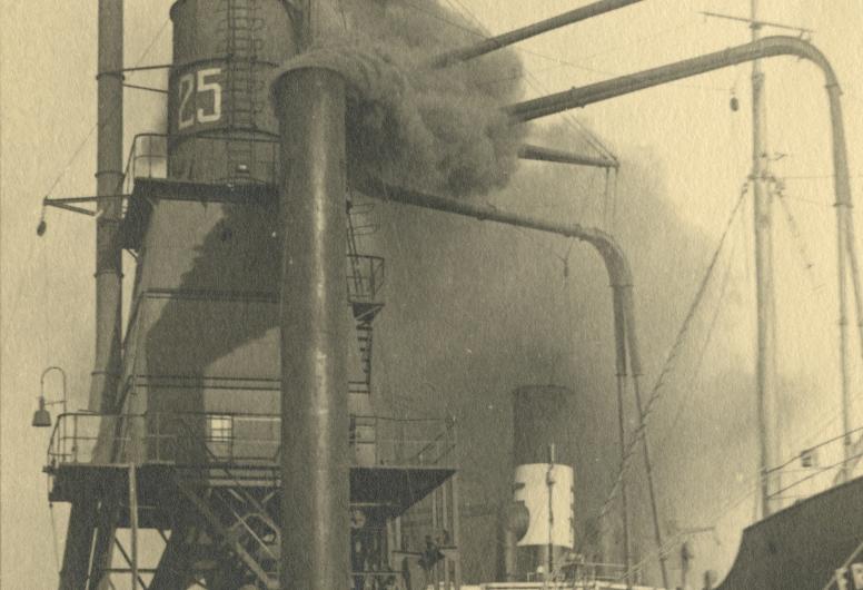 havenbeelden -  een graanelevator aan het werk