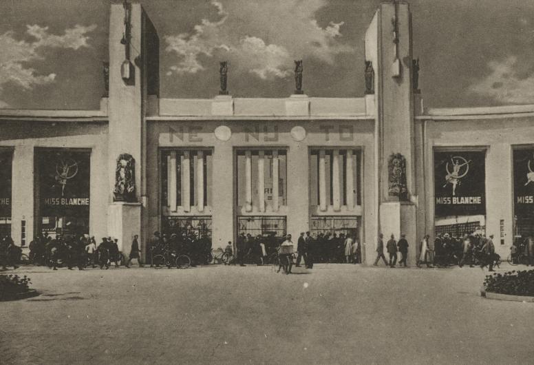 hoofdingang van de tentoonstelling aan de Stationssingel