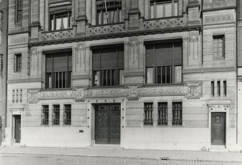 De bijbank van de Nederlandsche Bank aan de Boompjes, 1930