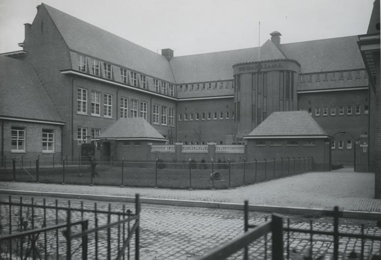 School aan de Hofstedestraat waar later Vereniging Duende huisvestte.