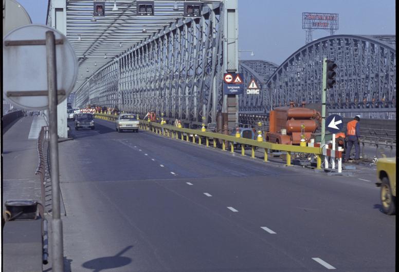 Voorbereidingen voor de bouw van de nieuwe Willemsbrug