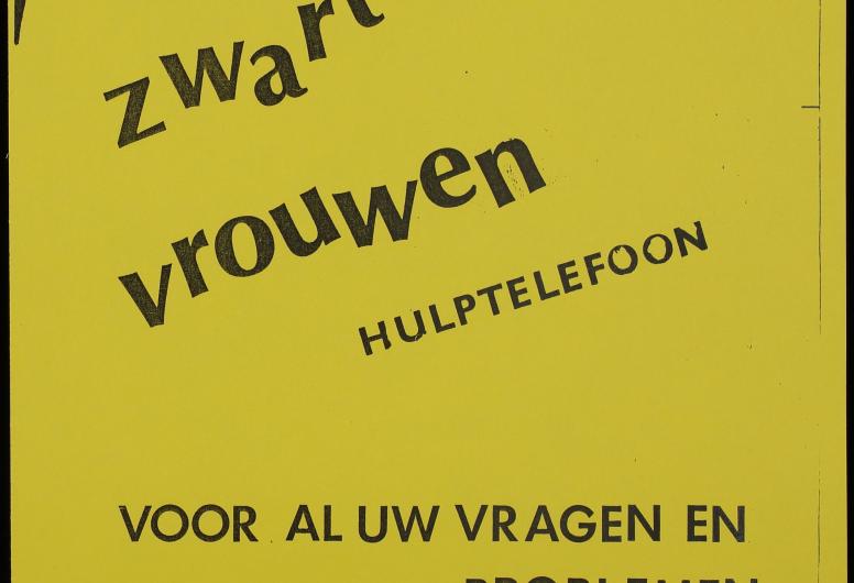 Gele flyer met zwarte letters met daarop tekst en telefoonnummer