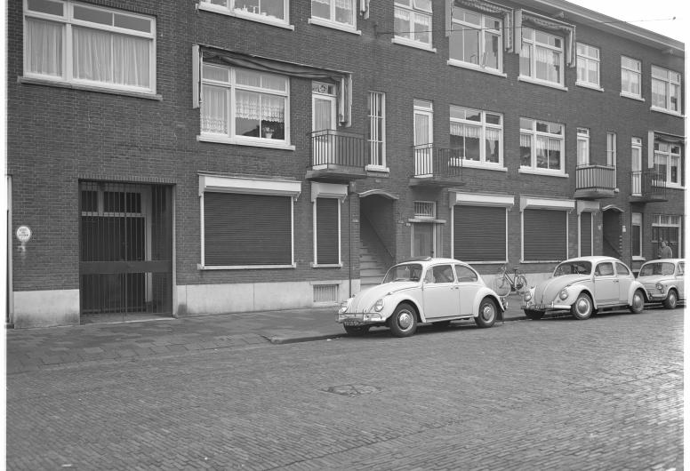 Abortuskliniek van Stimezo in de Ebenhaëzerstraat 20-26 in Carnisse, november 1970. Foto: Ary Groeneveld, collectie 4121, nummer 12110-01-1.