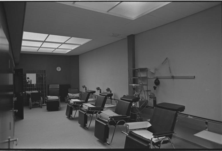 Behandelruimte van de abortuskliniek Stimezo aan de Ebenhaëzerstraat in juni 1973. Foto: Ary Groeneveld, collectie 4121, nummer 24403-5-11.
