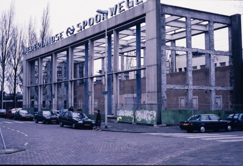 De sloop van NS-Station Hofplein.