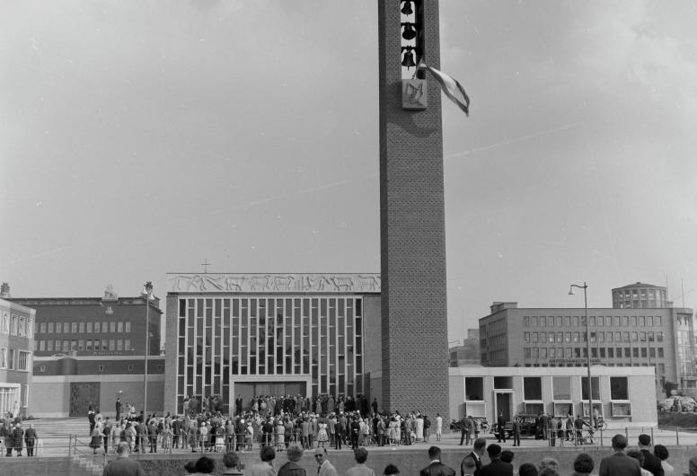 Inwijding van de Steigerkerk door de bisschop van Rotterdam