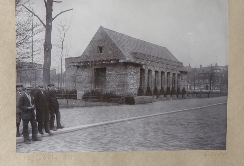 Het pas gereedgekomen rioolgemaal aan het Heemraadsplein