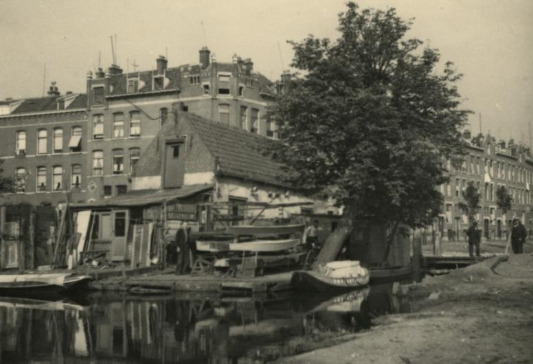 Huizen aan het Jaffa, naast de Touwbaanbrug. Collectie 4202 XXV-356-02-1.