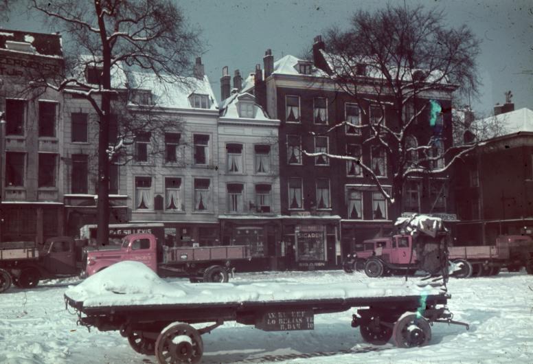 Sleperswagen in de sneeuw aan de Boompjes, ter hoogte van nummer 177. 1939. Collectie 4210 nr. 31