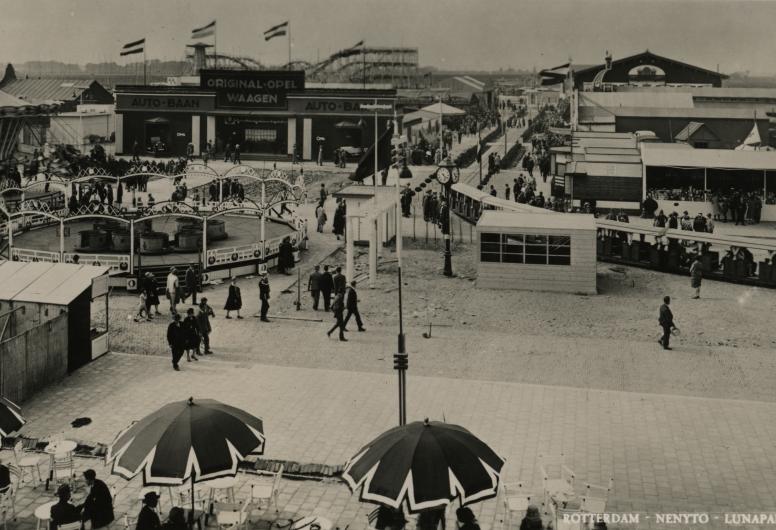 Het Lunapark op Nenijto. Collectie historiefoto's. NL-RtSA_4282_XXXIII-337-01-b