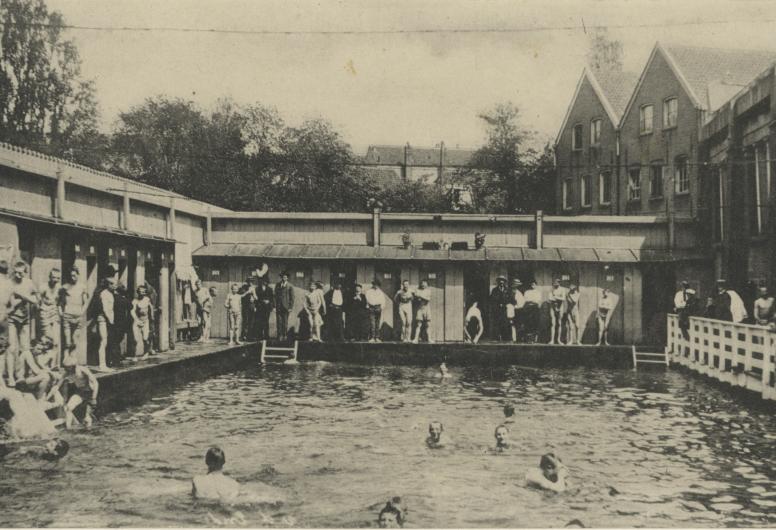 Gemeentelijke zweminrichting aan de Baan.