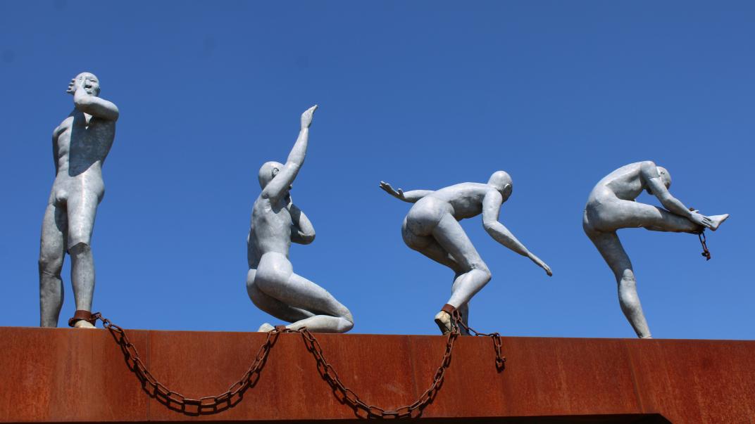 Het slavernijmonument in Rotterdam op de Lloydkade