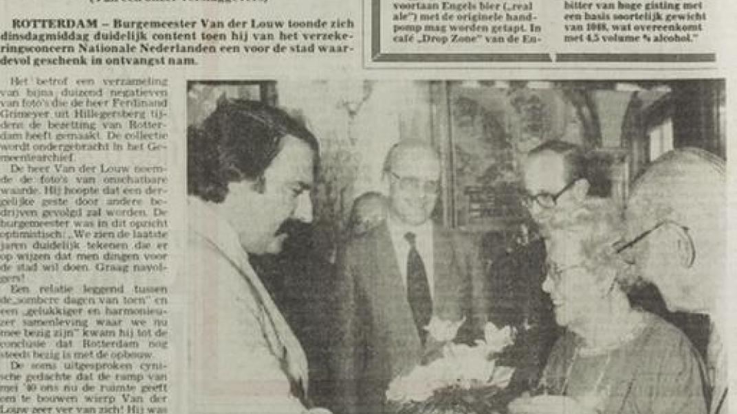 Uitsnede uit Het Vrije Volk, 16 april 1980, 'Gemeente krijgt bijna duizend oude negatieven'.  