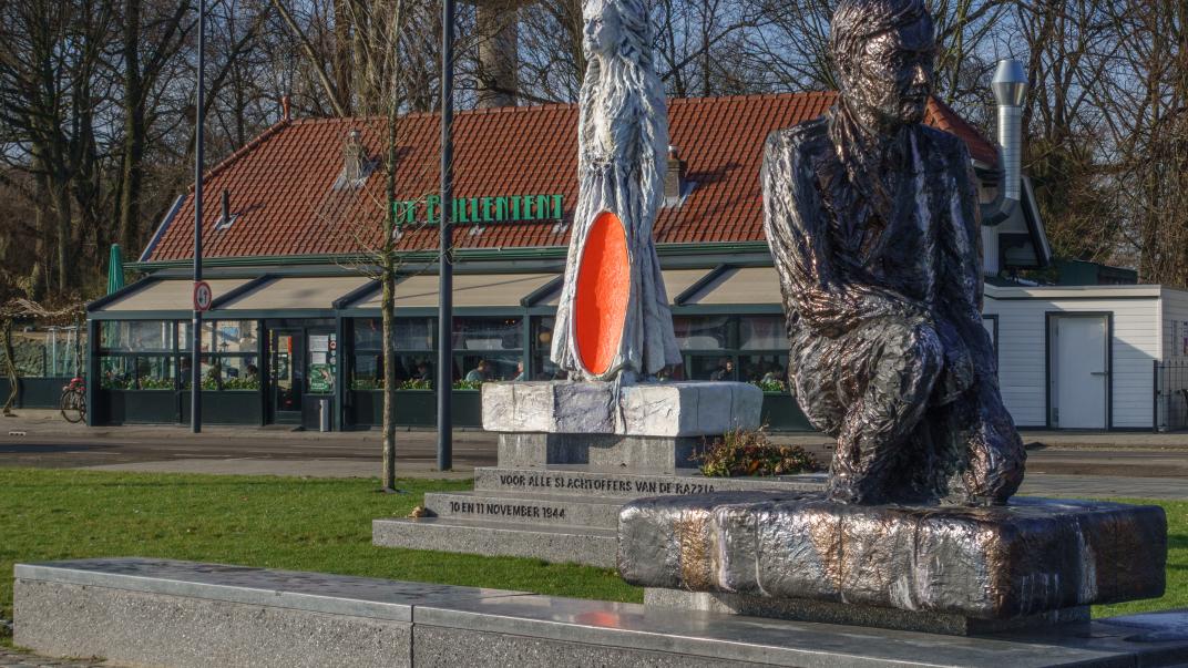 Het razzia monument aan de Parkkade